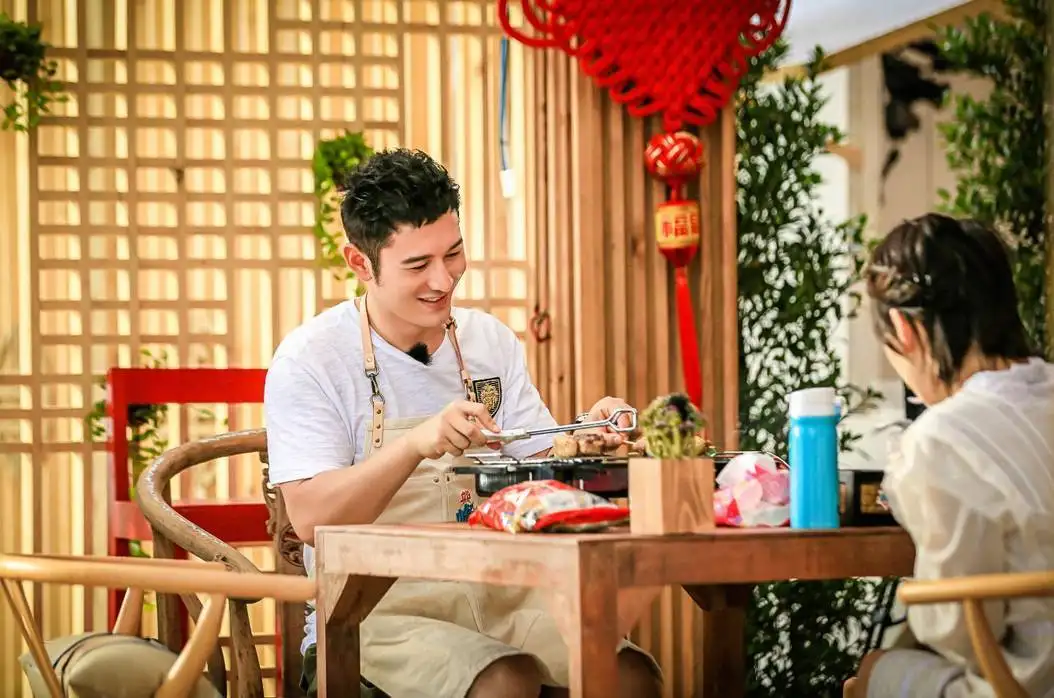 　内娱开始卷起来了  绝对演绎  奋斗咖八天杀青两万部戏